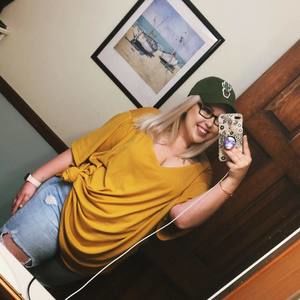 Meet your Posher, Lauren